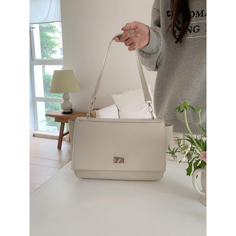 

Spring and summer new commuter lock flip large capacity tote bag shoulder bag casual oblique span bag белый