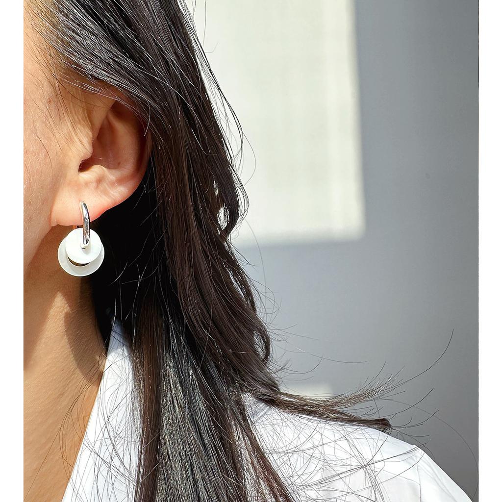 A Multi-Wear Guofeng New Chinese Safety Buckle Earrings Cold Silver Natural White Shell Earrings 136