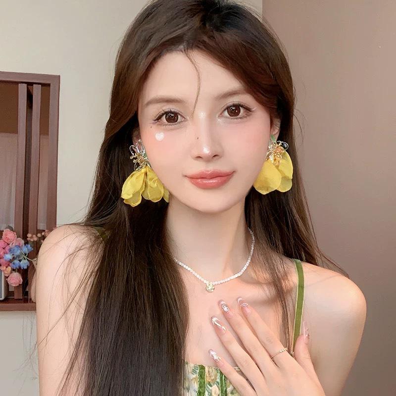 2025 White Chiffon Flower High-End Fairy Stud Earrings for Big Round Faces