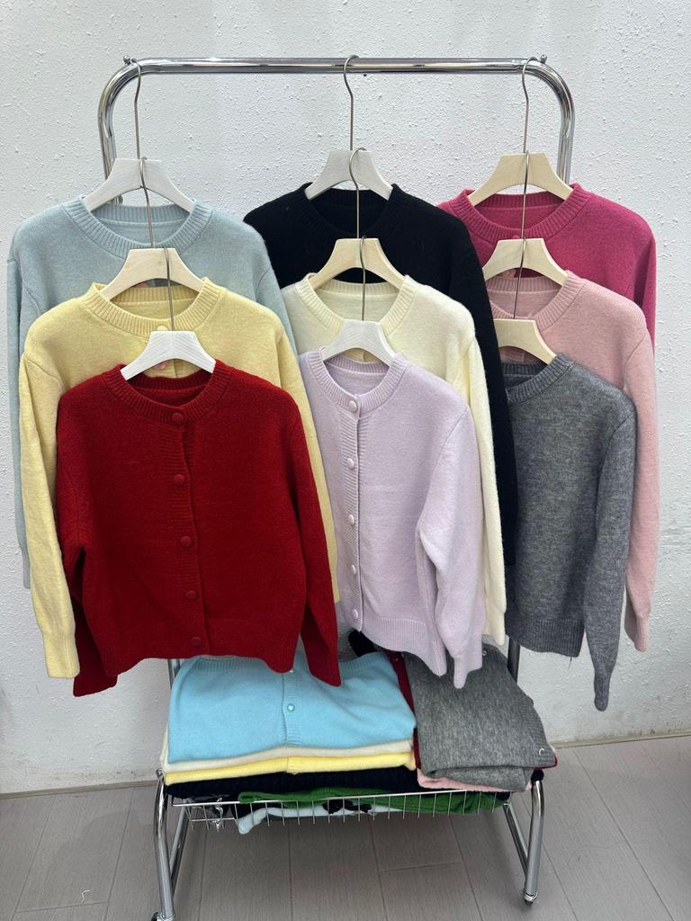 2025 Autumn/Winter Women's Versatile Slimming Knit Cardigan - Korean Style, Round Neck, Button-Up Design