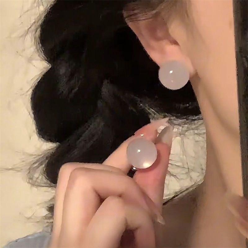 Lychee Jelly Powder Mosquito Coil Ear Clips: Elegant Chinese Style Moisturizing Earrings for Women