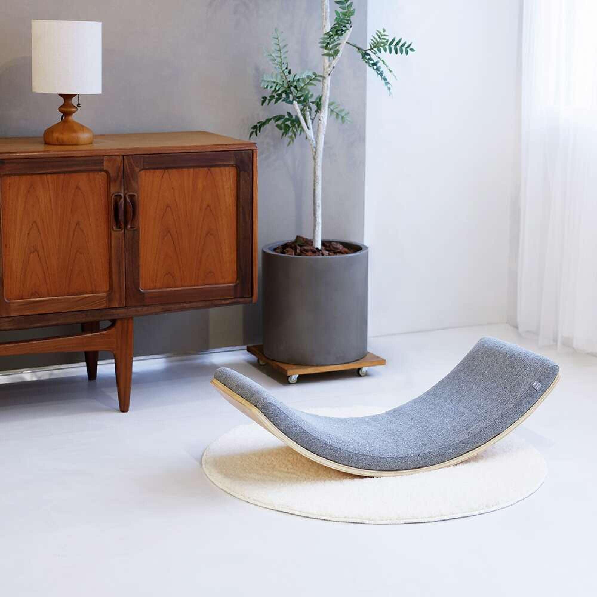 

MIZUNO Balance Baum Fitness Simply stand on it and rock back and forth for an C3JHI301 Equipment easy, full-body workout. Gray, серый