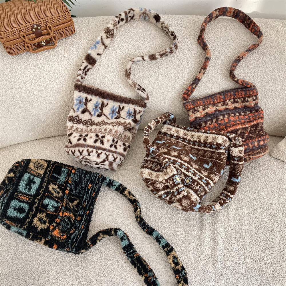 New Fashion Plush Shoulder Women Bag Large Capacity Cute Retro Crossbody Bag Lady
