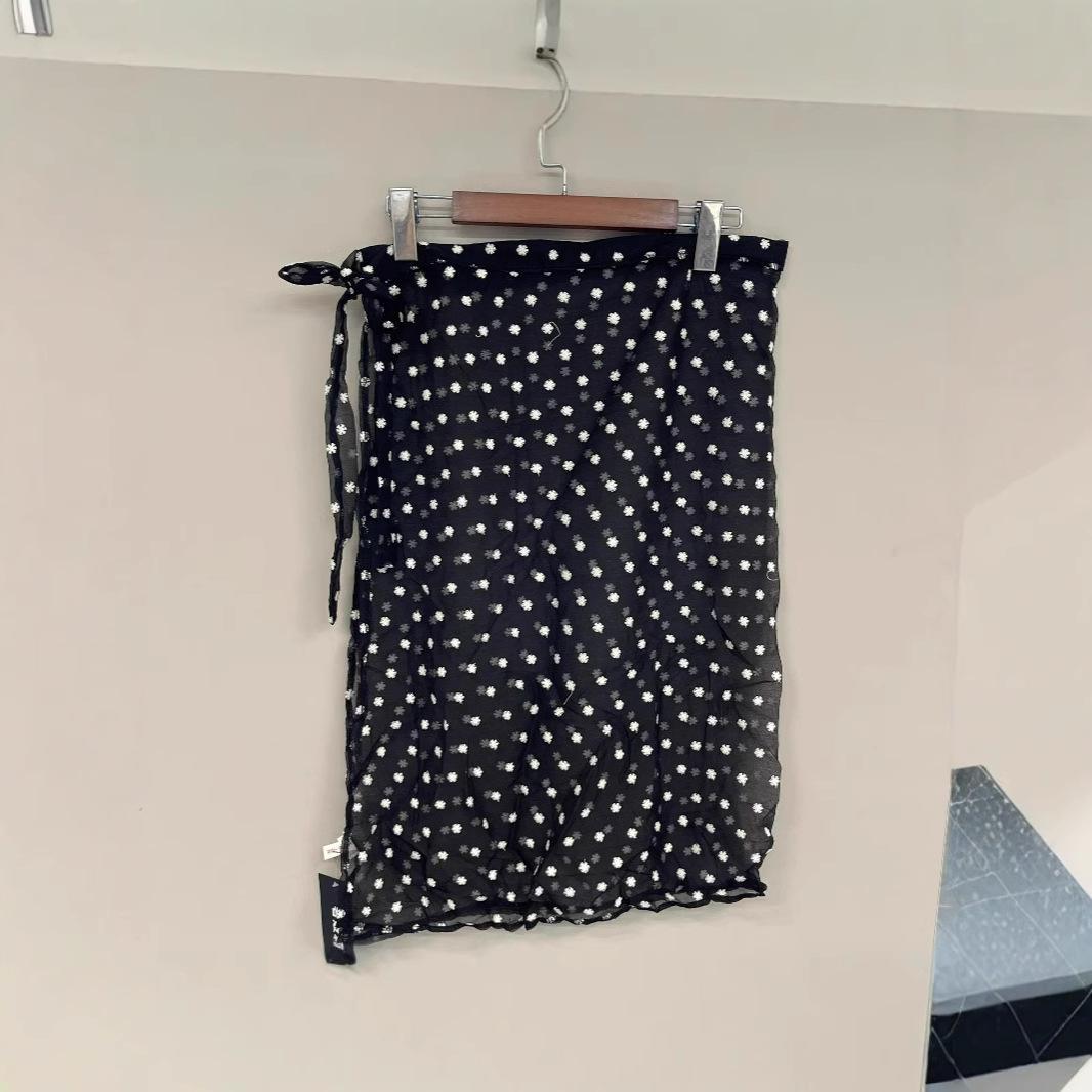 

Шикарная корейская жаккардовая миди-юбка с вышивкой и разрезом на завязках One Size (fits approx. 80-130 jin)