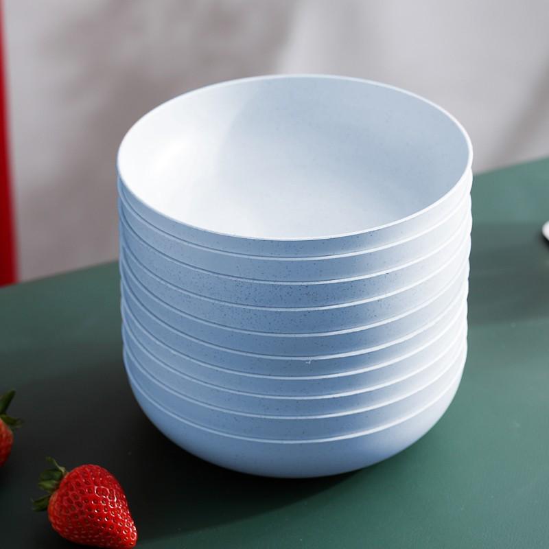 Sada biologicky odbouratelných plastových jídelních talířů odolných vůči vysokým teplotám