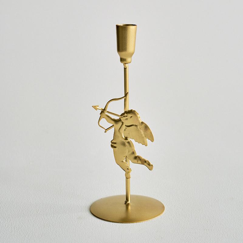 1 szt. Wysoki świecznik Geometryczny Pokój Dekoracyjny Rekwizyty Atmosferyczne Żelazny Rękodzieło Domowe Świecznik Kształt Kupidyna Uchwyt na Świecę