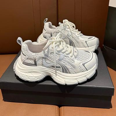 Nuove scarpe casual in rete primaverili scarpe sportive leggere rialzate mostrano scarpe più piccole per donna
