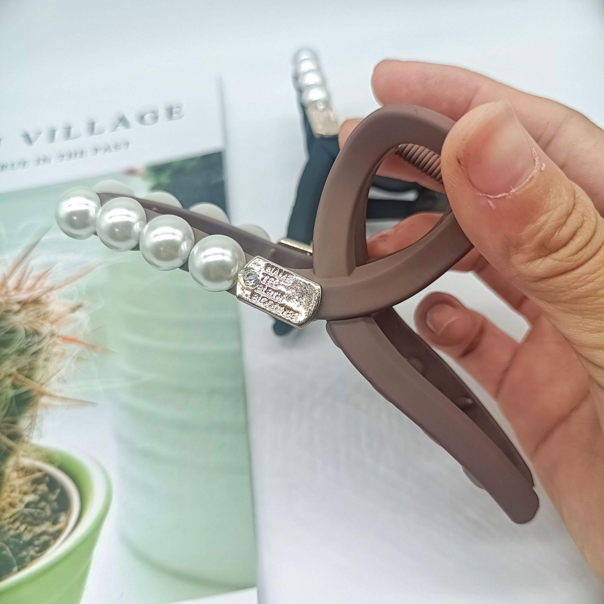 

Vintage Korean Pearl Cross Hairpin - Large Frosted Shark Clip Headdress кавовий