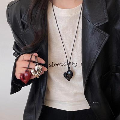 Collana Cuore di Reina: Choker da donna nero di alta gamma - Ciondolo lungo per primavera e autunno