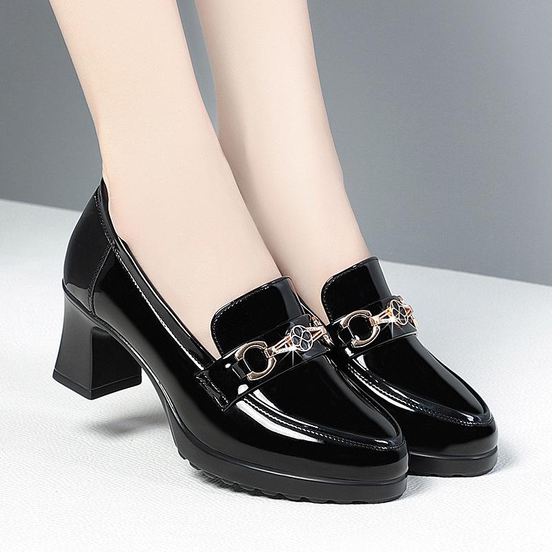 Spring New Women Square Heels Metal Chain Pumps Soft Leather Shoes Fashion Slip On Chunky Heel Casual Mary Jane Shoes