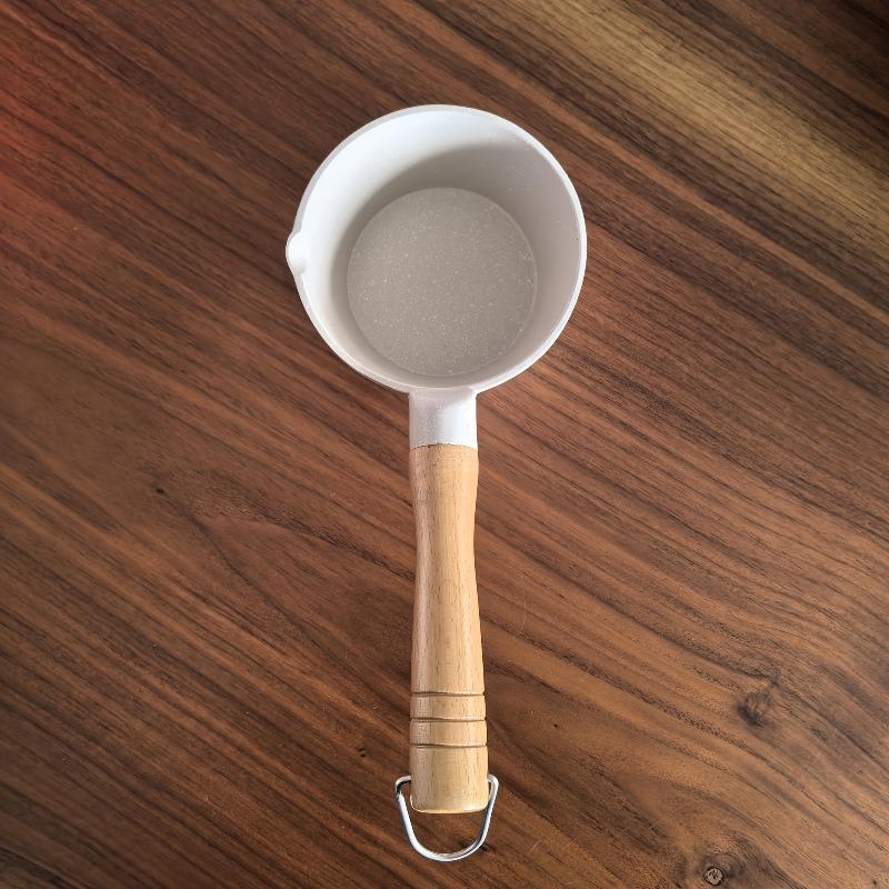 GUANHUANG long-handled non-stick mini pan works for frying eggs, heating oil and making sauces, fit for kitchen breakfast and outdoor cooking.