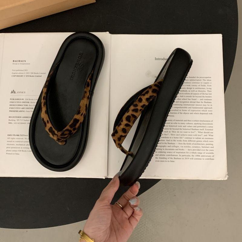 

Thick bottom minimalist flat bottom versatile summer fashion comfortable vacation new women wear beach flip-flops cool slippers 35 цветной печати леопарда