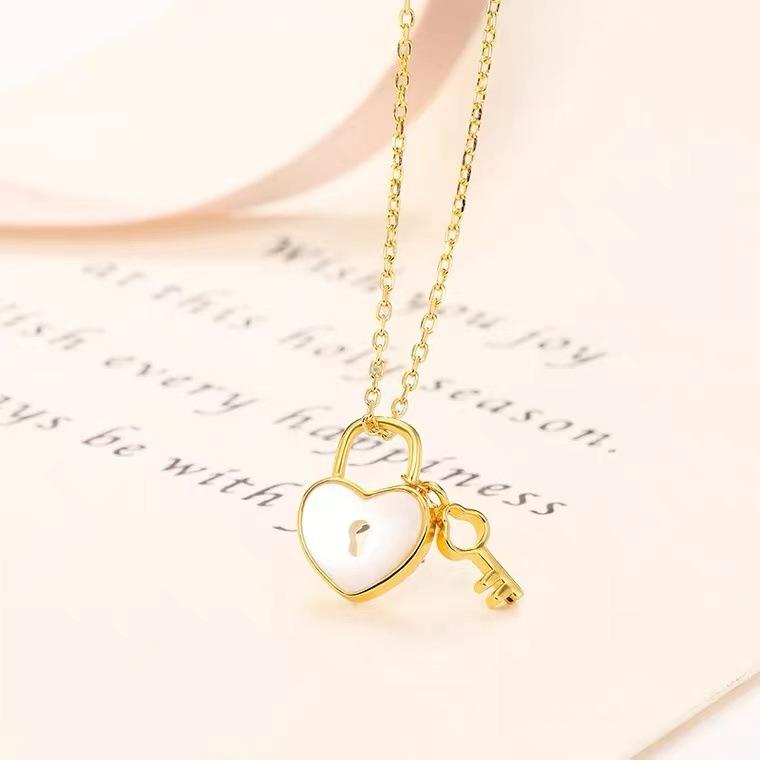 18K Gold White Shell Love Lock Pendant Au750 Color Gold Ins Simple Style Fashion Clavicle Chain