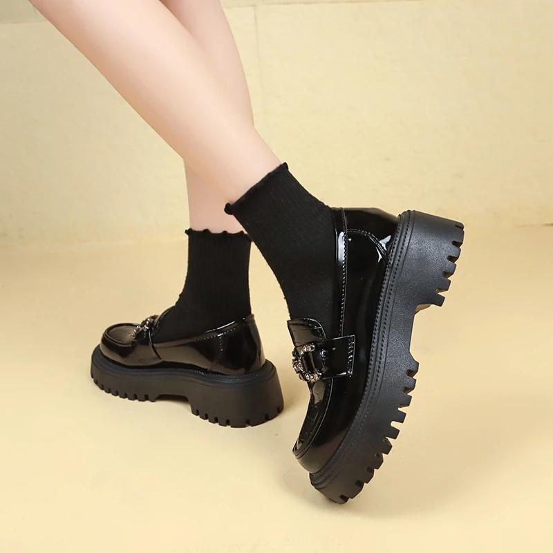 Lakované oxfordky pro ženy Módní křišťálová kovová přezka Dámské hranaté střední podpatky Platformové boty