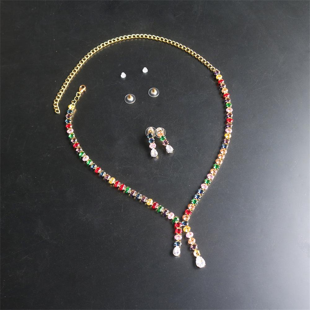 Moda Collana Luminosa con Diamanti Set di Orecchini alla Moda con Temperamento per Donna Gioielli di Nicchia Semplice Set da Due Pezzi