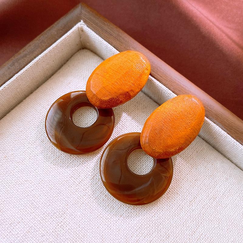 Maillard Coffee Retro Heart Hong Kong Style Versatile Stud Earrings - Niche Fashion Design