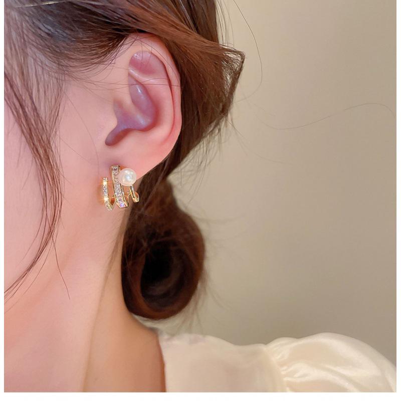 2023 Trendy Geometric Pearl Stud Earrings - Elegant S925 Silver Needle Fashion Accessories