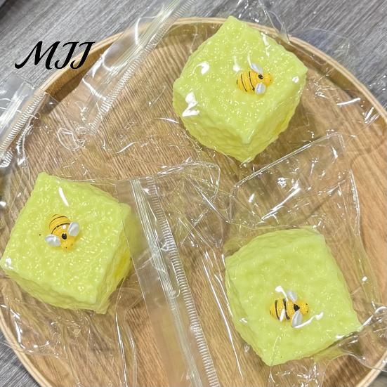 Honeycomb Shaped Fidget Toy Cube Bee Squeeze Slow Rising Anti-Anxiety Pinch Soft Stretchy Decompression Sensory Travel Stress Relief Tool