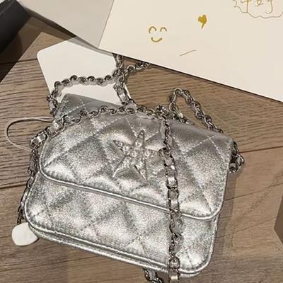 Neue Mode Quadratische Tasche Damen Schultertasche Silber mit Diamantsternen Rautenmuster Ketten Tasche Freizeit Trend Kleine Umhängetasche