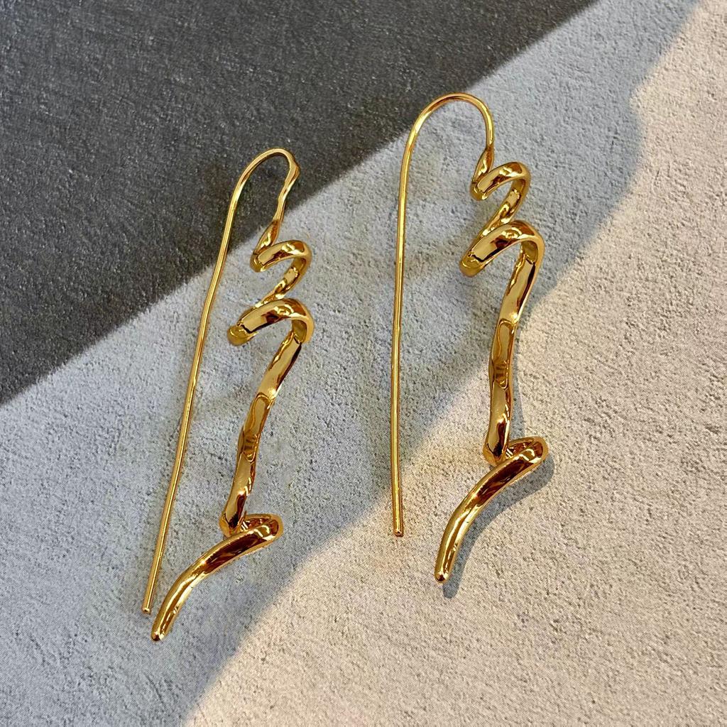 Abstract 3D Design Bend Earrings for Women Cool Handsome Temperament Fashion Exquisite Retro Ear Hanging Jewelry Gifts