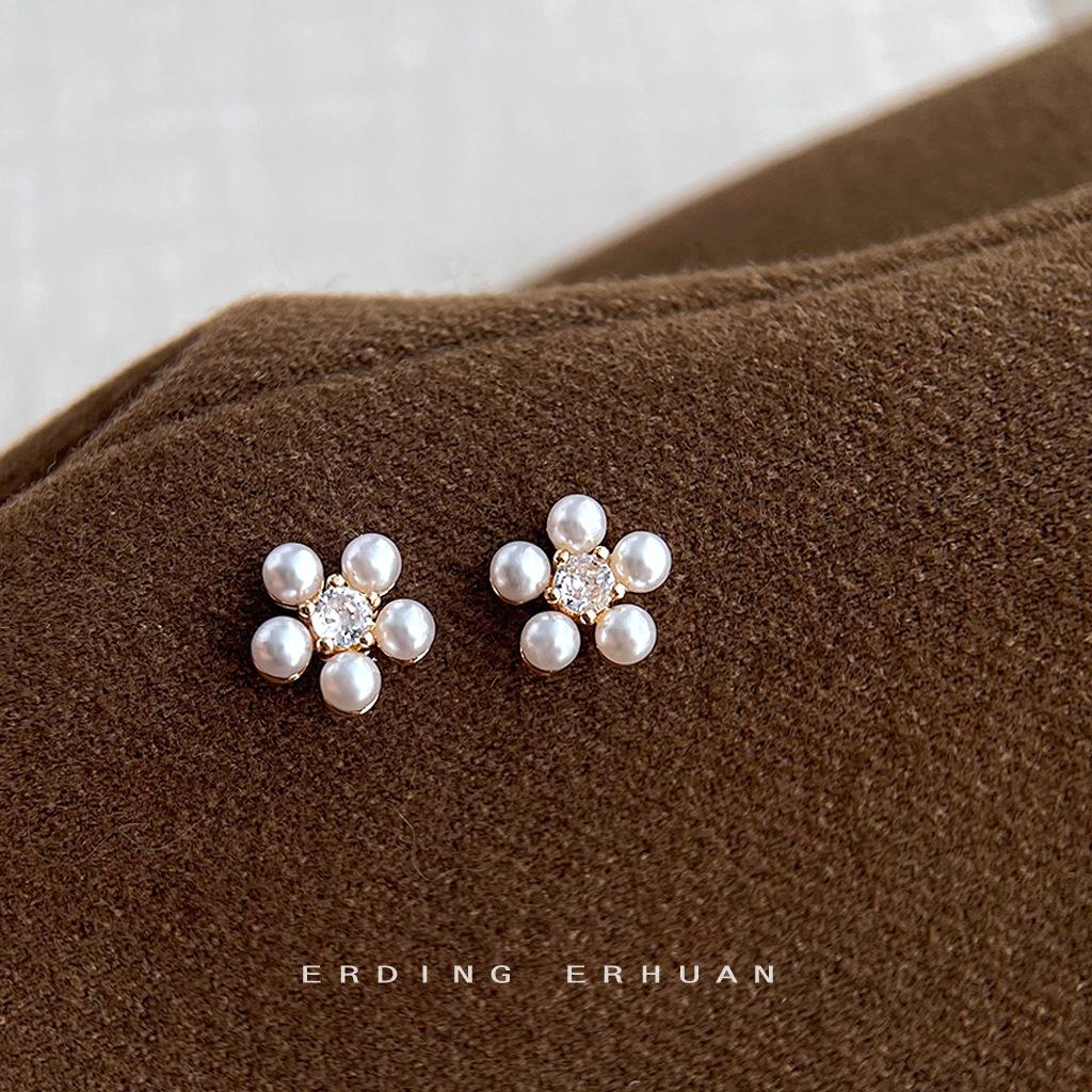 Micro zircon sunflower pearl stud earrings French gentle Hepburn style elegant commuter earrings 925 silver needle