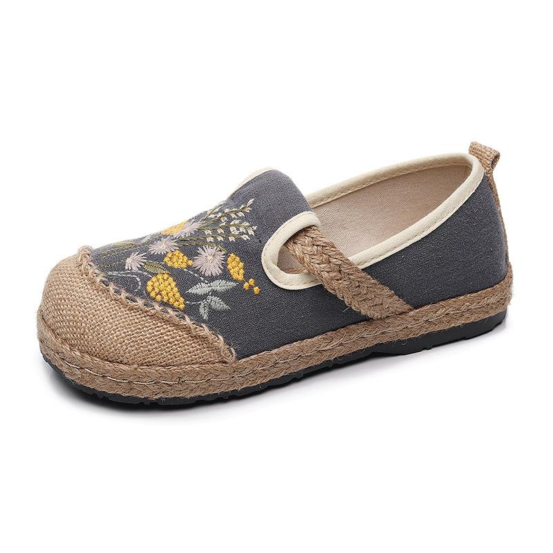 Tang Chen low-heeled round head Chinese style shallow mouth retro flat shoes, square dance performance Hanfu embroidered shoes women