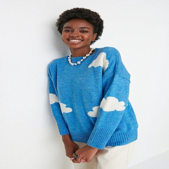 

Синий жаккардовый вязаный свитер