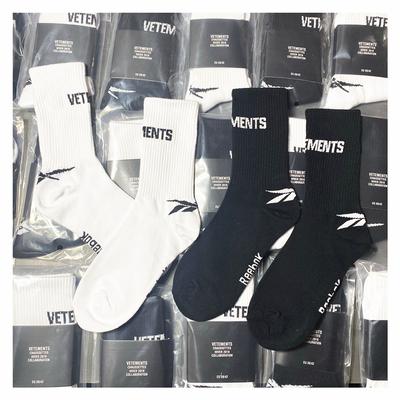 Trendy Brand Vete Classic Co-Branded Black And White Letter European And American Street Sports Socks Pure Cotton Mid-Leg Socks