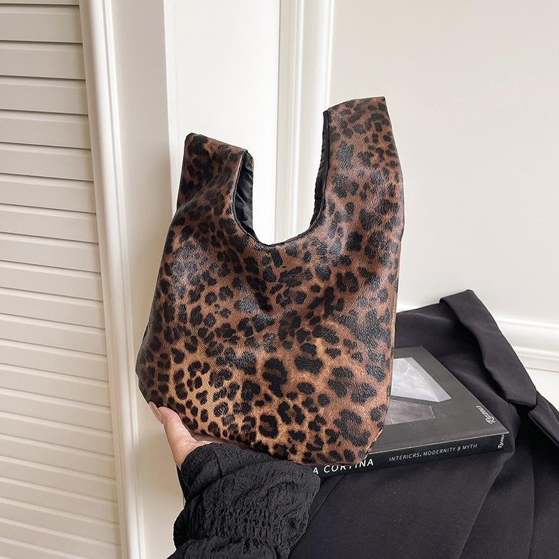 

Yogodlns French Underarm Tote Bags for Women s Brown Leopard Handbag Clutch Bags Female Vintage PU Leather Shoulder Bags Versatile Casual leopard різнокольоровий