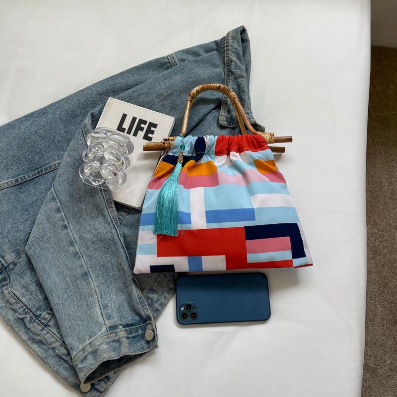 Eine mehrfarbige Patchwork-Stoff-Material Damenhandtasche, alle Frauen sind verwendet, um Temperament zu verbessern, um den täglichen Bedarf zu decken