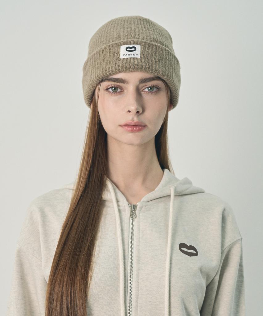 Mihebeu Classic Label Beanie Beige