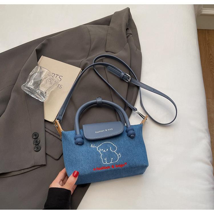 

Fashion versatile portable dumpling bag 2025 new niche design denim shoulder bag casual commuter messenger bag темно-синього кольору