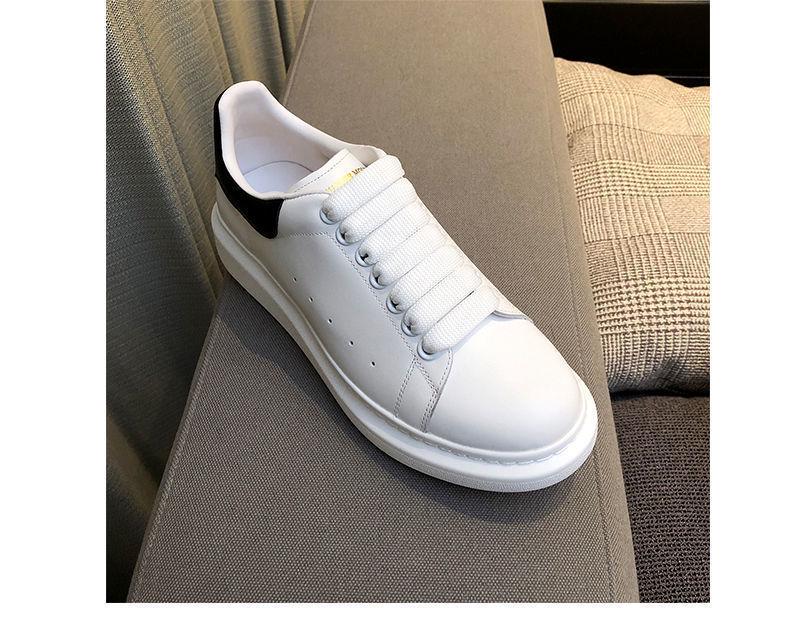 2025 McQueen Übergröße Weiße Sneaker für Damen & Herren - Trendige, höhenverstellende, lässige Sportschuhe für Paare & Studenten.