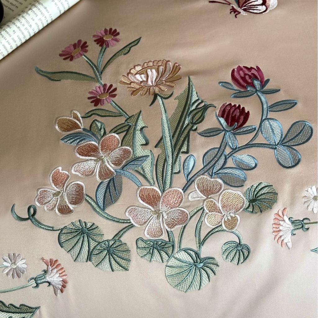 French Hepburn Style Simple Embroidery Bedding Four-piece Light Luxury Bed Sheet Pillowcase