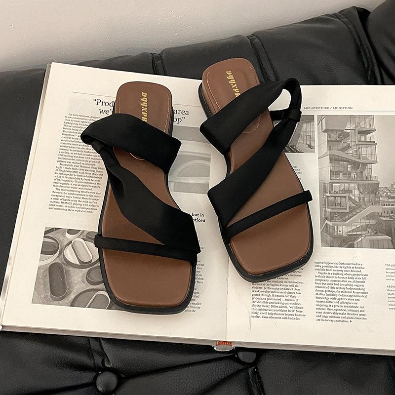 

Two wear platform slippers, women wear summer French beautiful sandals with skirts, evening slope heel open toe sandals 35