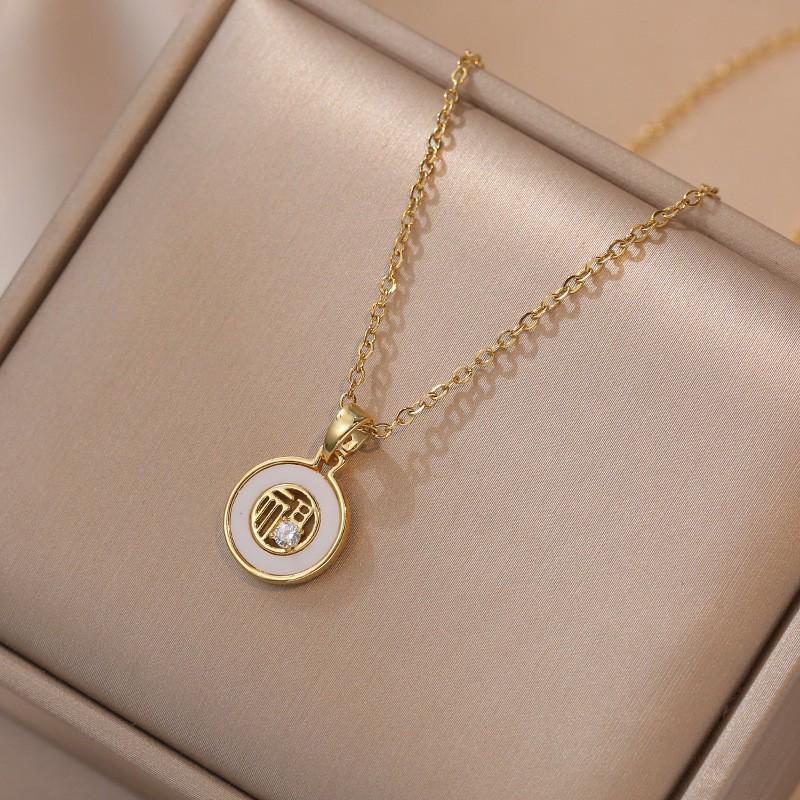 Women's Fashion Heart Pendant Necklace - Elegant, Simple Design, Versatile Clavicle Chain Jewelry