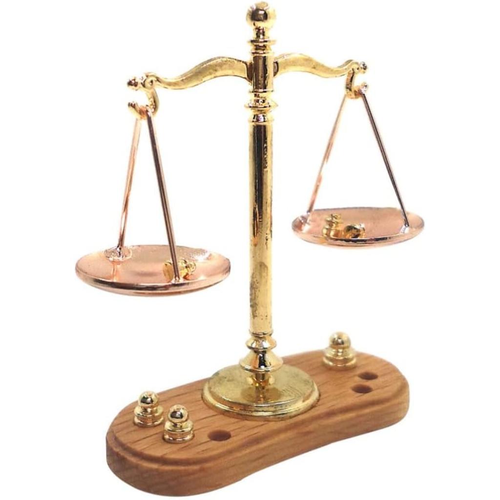 1PC Dollhouse Mini Balance Scales with 6 Weights, 1: 12 Scale Retro Mini Justice Scale Model, Dollhouse Scenes Cake Decoration