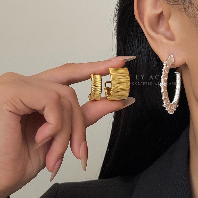 French Retro Original Design Woven Texture C-shaped Earrings Simple High-end Earrings Light Luxury Exquisite Atmospheric Earrings