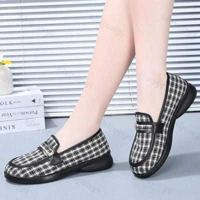 Fashion Women's Slip On Cloth Shoes Autumn New Fashion Round Toe Soft Sole Non Slip Flats Lightweight Comfortable Vintage Casual Shoes
