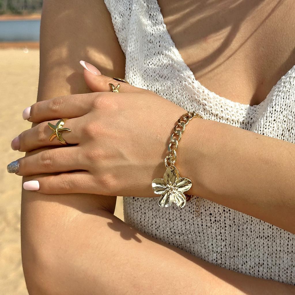 

Stylish Floral Pendant Necklace And Bracelets With Electroplated Finish For Women Style F