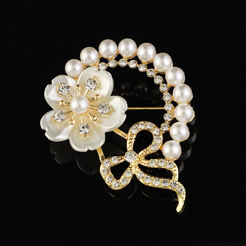 

Korean Fashion Rhinestone Flower & Pearl Brooch - Versatile Retro Pin for Coats
