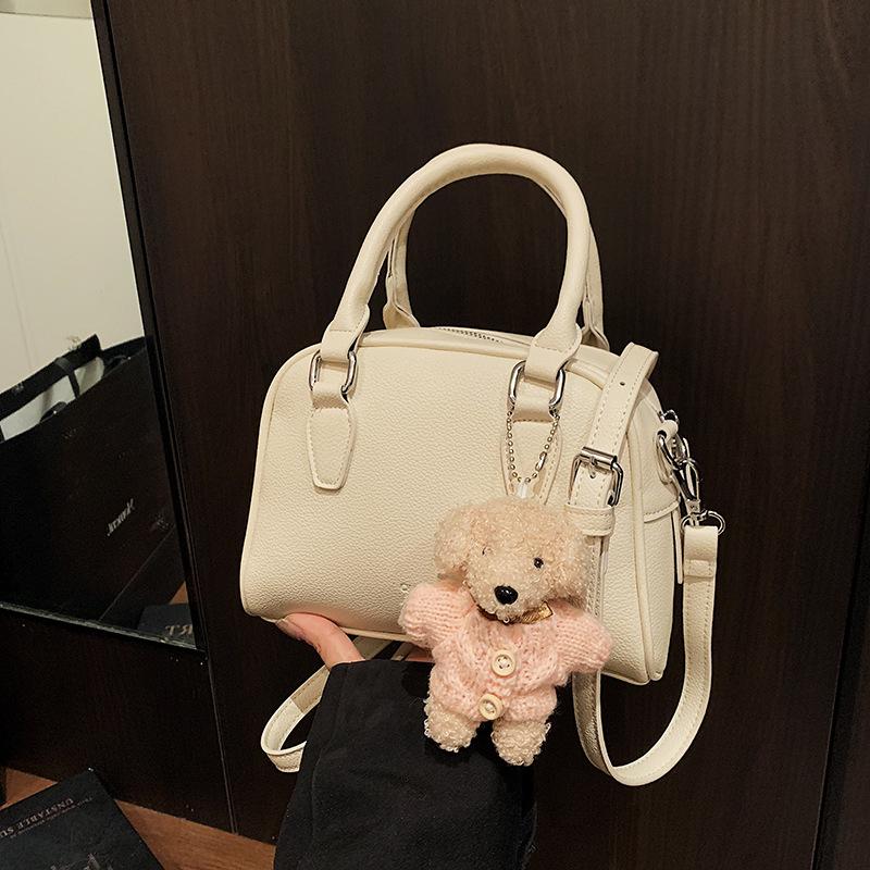 Premium portable small bag women's new fashion shoulder bag commuter messenger bag