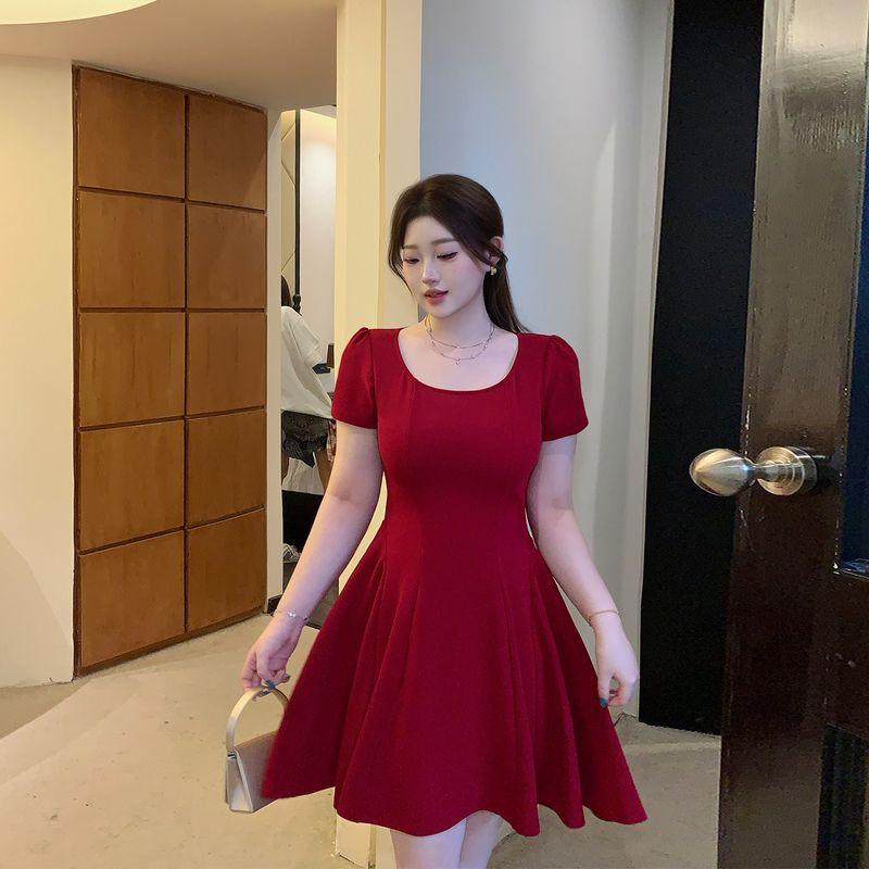 Plus-Size Women s French Retro Square-Neck Dress, Slimming Waist, Elegant Red Gown for Curvy Women Burgundy Short Dress 4XL