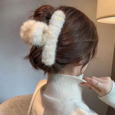 Autumn Winter Fuzzy Hair Claw Women Large Plush Shark Clip Back Head Hair Grab Ladies Elegant Premium Daily Hair Accessories