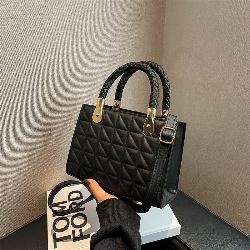 Simple women's fashion bag winter new popular fashion messenger small square bag casual shoulder handbag