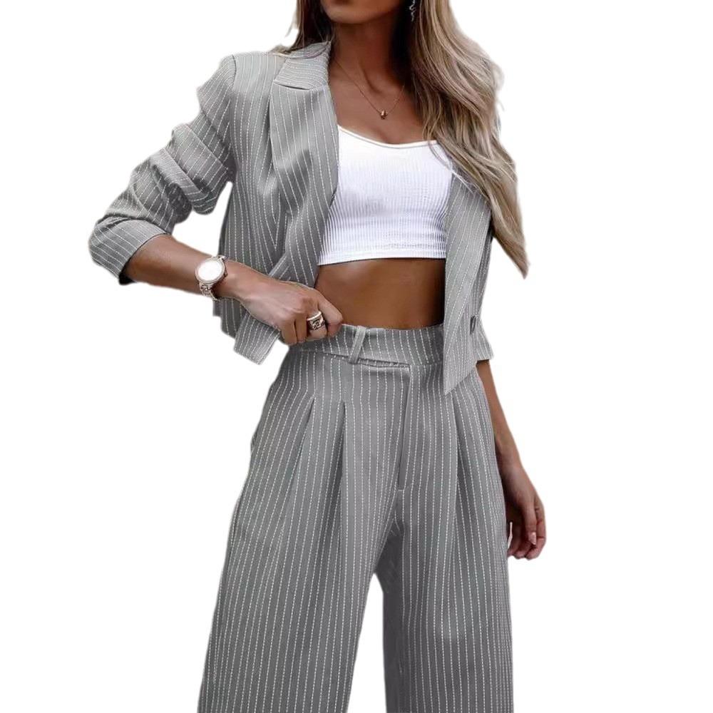 Completo Blazer Corto a Righe e Pantaloni a Gamba Larga