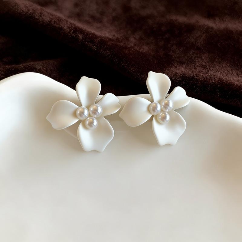 Summer Gardenia Flower Pearl Stud Earrings Popular Sweet Earrings High Sense Light Luxury Niche Temperament Versatile Earrings
