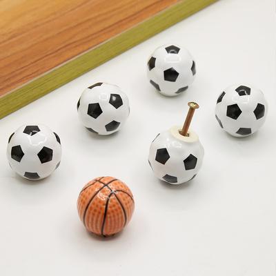 4 KS/SADA Klika ke skříňce Fotbal Basketbal Fotbal Dětský pokoj Roztomilá keramická klika Kreslená zásuvka Jednodírová klika