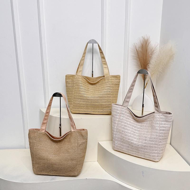 Large Capacity Straw Bag Women's Seaside Vacation Tote Bag for Commuting Shoulder Tote Bag