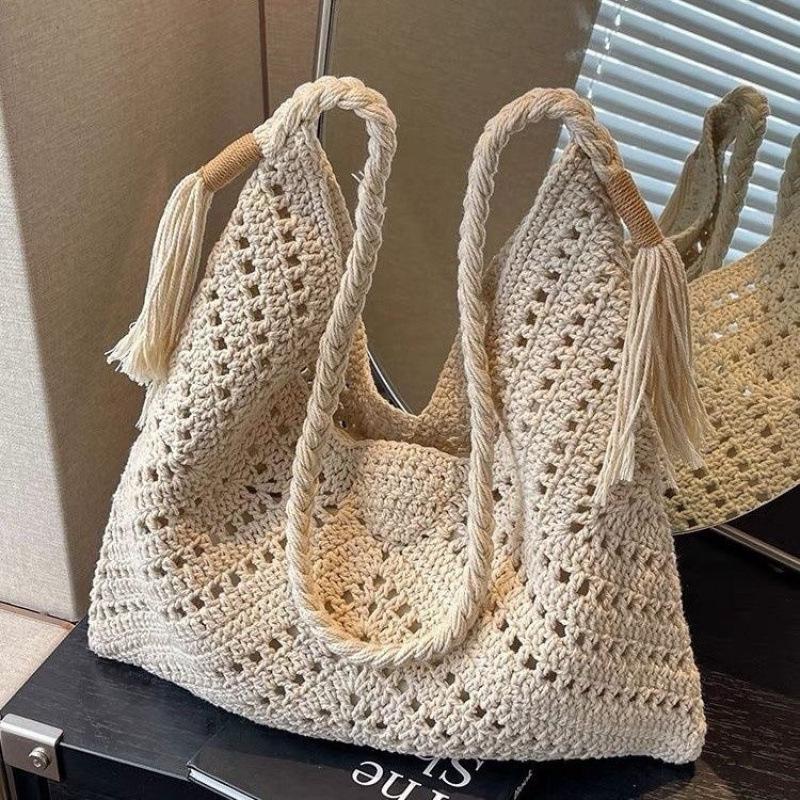 

Exquisite Straw Woven Bag - Handmade Hollow Out Triangle Shoulder Bag for Commuting or Seaside Vacations